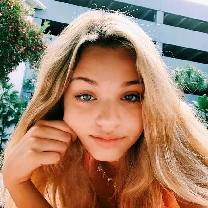 Sofia Lianna Salerno (@sofia.liannaxo) - Urlebird